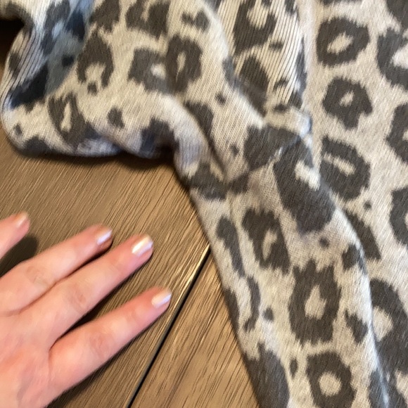 Gap Lg Animal print Sweater - Picture 3 of 3
